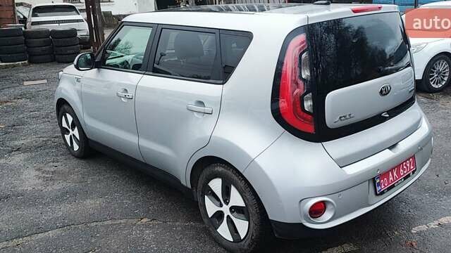 Серый Киа Soul, объемом двигателя 0 л и пробегом 84 тыс. км за 7500 $, фото 4 на Automoto.ua