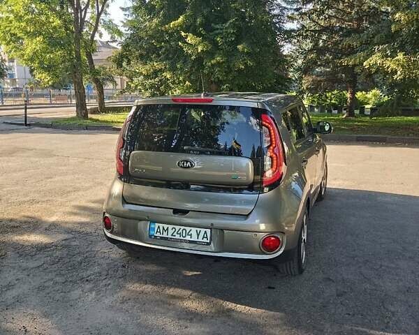 Серый Киа Soul, объемом двигателя 0 л и пробегом 128 тыс. км за 8000 $, фото 2 на Automoto.ua
