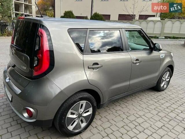 Киа Soul 2015 в Хмельницком на Automoto.ua Серый Киа Soul, объемом двигателя 0 л и пробегом 95 тыс. км за 6500 $, фото 9 на Automoto.ua