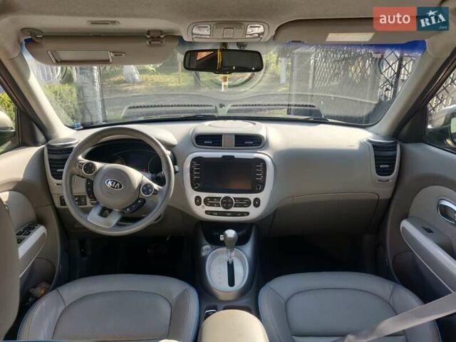 Серый Киа Soul, объемом двигателя 0 л и пробегом 92 тыс. км за 8000 $, фото 13 на Automoto.ua