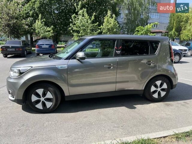 Серый Киа Soul, объемом двигателя 0 л и пробегом 35 тыс. км за 9500 $, фото 3 на Automoto.ua