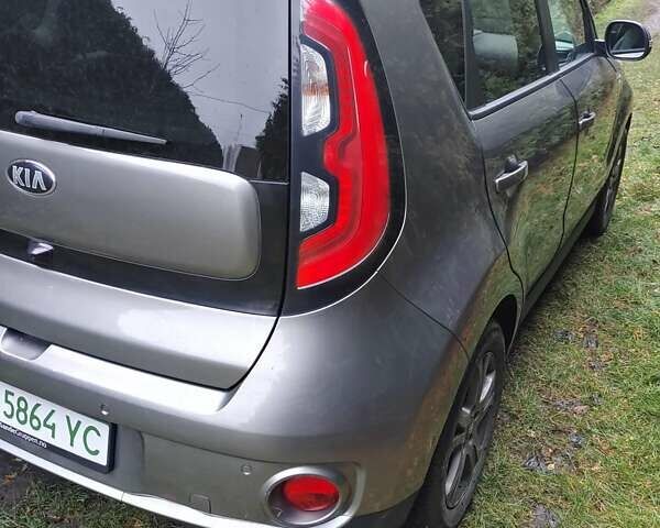 Серый Киа Soul, объемом двигателя 0 л и пробегом 130 тыс. км за 5500 $, фото 2 на Automoto.ua