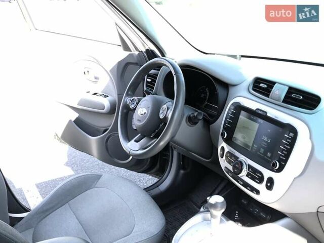Сірий Кіа Soul, об'ємом двигуна 0 л та пробігом 100 тис. км за 7900 $, фото 34 на Automoto.ua