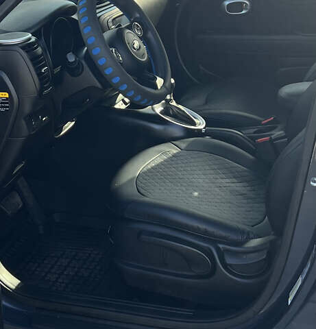 Серый Киа Soul, объемом двигателя 2 л и пробегом 177 тыс. км за 10200 $, фото 5 на Automoto.ua