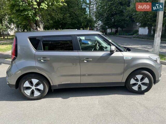 Серый Киа Soul, объемом двигателя 0 л и пробегом 35 тыс. км за 9500 $, фото 8 на Automoto.ua