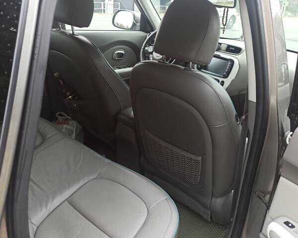 Серый Киа Soul, объемом двигателя 0 л и пробегом 170 тыс. км за 6850 $, фото 14 на Automoto.ua