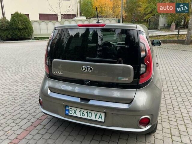 Киа Soul 2015 в Хмельницком на Automoto.ua Серый Киа Soul, объемом двигателя 0 л и пробегом 95 тыс. км за 6500 $, фото 11 на Automoto.ua