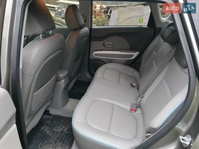 Серый Киа Soul, объемом двигателя 0 л и пробегом 143 тыс. км за 7200 $, фото 6 на Automoto.ua