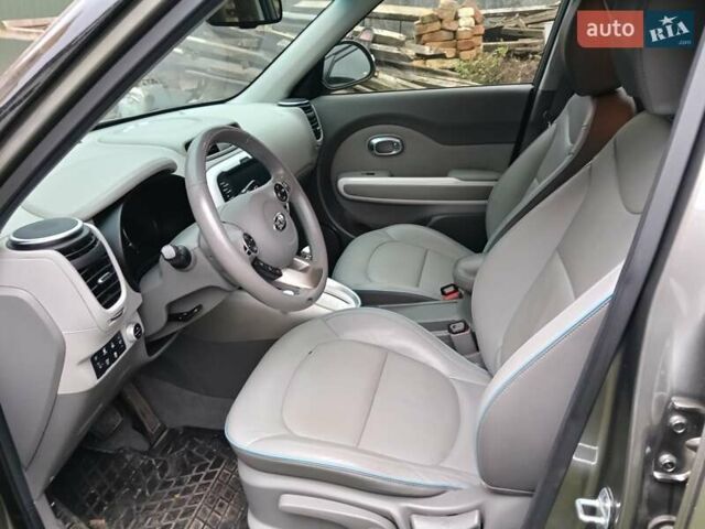 Серый Киа Soul, объемом двигателя 0 л и пробегом 143 тыс. км за 7200 $, фото 4 на Automoto.ua