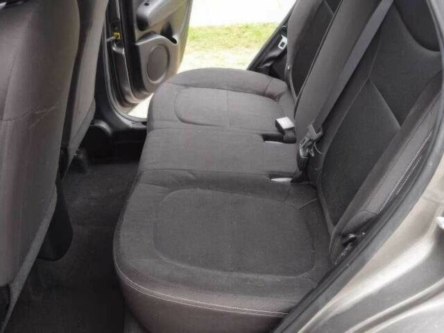 Сірий Кіа Soul, об'ємом двигуна 1.6 л та пробігом 99 тис. км за 5000 $, фото 10 на Automoto.ua