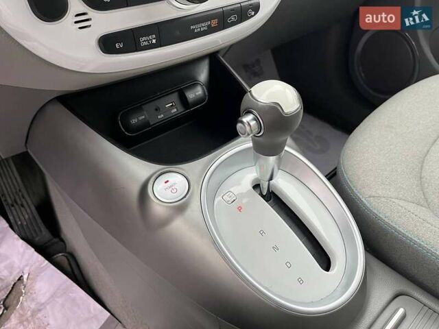 Серый Киа Soul, объемом двигателя 0 л и пробегом 42 тыс. км за 10900 $, фото 25 на Automoto.ua