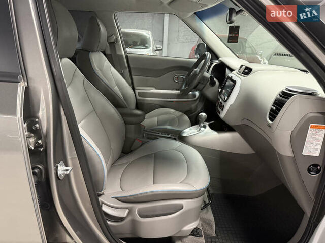 Серый Киа Soul, объемом двигателя 0 л и пробегом 141 тыс. км за 5300 $, фото 54 на Automoto.ua