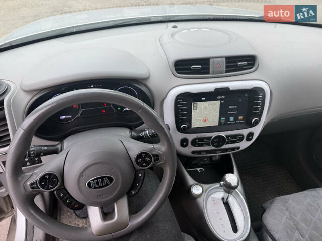 Сірий Кіа Soul, об'ємом двигуна 0 л та пробігом 82 тис. км за 8600 $, фото 5 на Automoto.ua