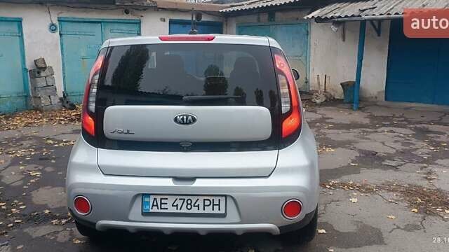 Киа Soul 2016 в Першотравенске на Automoto.ua Серый Киа Soul, объемом двигателя 2 л и пробегом 75 тыс. км за 13500 $, фото 14 на Automoto.ua