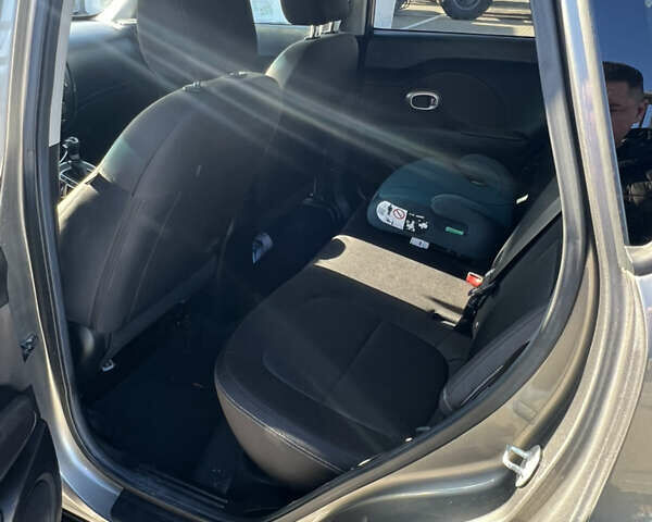 Киа Soul 2016 в Борисполе на Automoto.ua Серый Киа Soul, объемом двигателя 1.59 л и пробегом 120 тыс. км за 10800 $, фото 8 на Automoto.ua