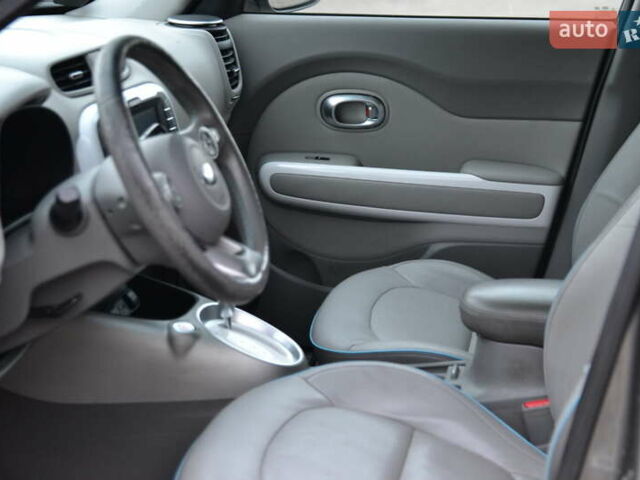 Киа Soul 2016 в Луцке на Automoto.ua Серый Киа Soul, объемом двигателя 0 л и пробегом 125 тыс. км за 5999 $, фото 13 на Automoto.ua