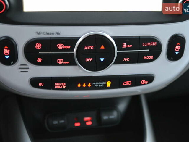 Киа Soul 2016 в Луцке на Automoto.ua Серый Киа Soul, объемом двигателя 0 л и пробегом 125 тыс. км за 5999 $, фото 24 на Automoto.ua