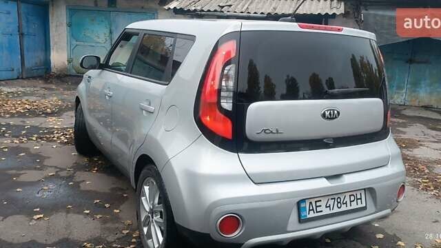 Киа Soul 2016 в Першотравенске на Automoto.ua Серый Киа Soul, объемом двигателя 2 л и пробегом 75 тыс. км за 13500 $, фото 6 на Automoto.ua
