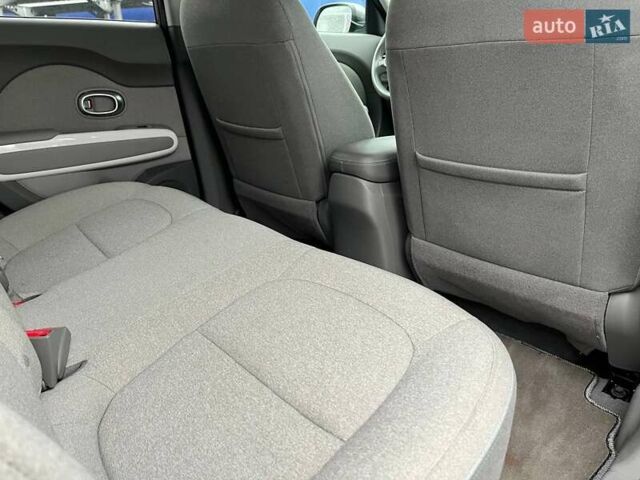 Серый Киа Soul, объемом двигателя 0 л и пробегом 42 тыс. км за 10900 $, фото 31 на Automoto.ua