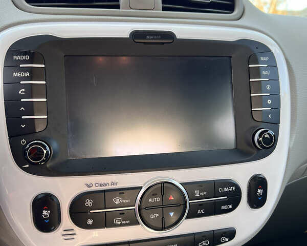 Киа Soul 2016 в Владимир-Волынский на Automoto.ua Серый Киа Soul, объемом двигателя 0 л и пробегом 143 тыс. км за 10250 $, фото 32 на Automoto.ua