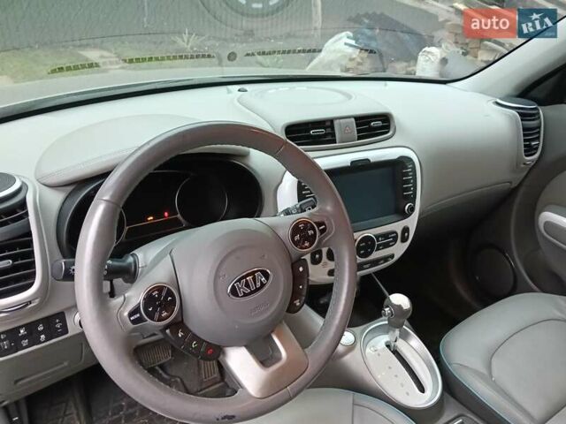 Серый Киа Soul, объемом двигателя 0 л и пробегом 143 тыс. км за 7200 $, фото 7 на Automoto.ua