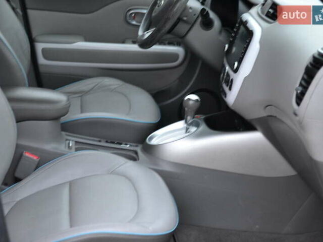 Киа Soul 2016 в Луцке на Automoto.ua Серый Киа Soul, объемом двигателя 0 л и пробегом 125 тыс. км за 5999 $, фото 21 на Automoto.ua