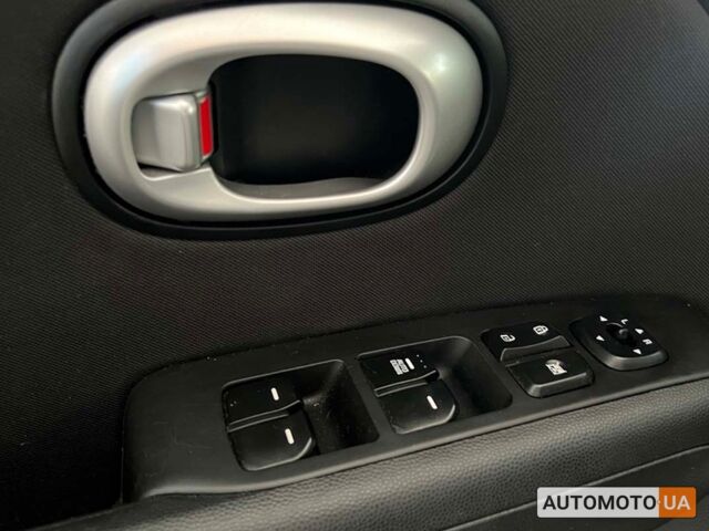 Сірий Кіа Soul, об'ємом двигуна 1.6 л та пробігом 165 тис. км за 10000 $, фото 10 на Automoto.ua