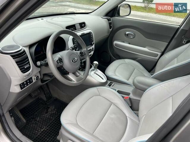 Сірий Кіа Soul, об'ємом двигуна 0 л та пробігом 107 тис. км за 6750 $, фото 22 на Automoto.ua