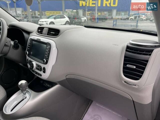 Серый Киа Soul, объемом двигателя 0 л и пробегом 42 тыс. км за 10900 $, фото 33 на Automoto.ua