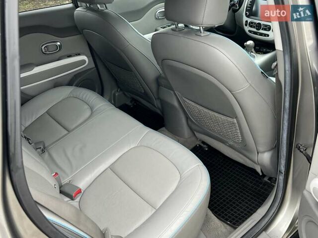Сірий Кіа Soul, об'ємом двигуна 0 л та пробігом 107 тис. км за 6750 $, фото 16 на Automoto.ua