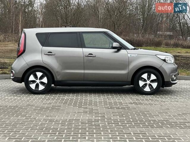 Сірий Кіа Soul, об'ємом двигуна 0 л та пробігом 107 тис. км за 6750 $, фото 9 на Automoto.ua