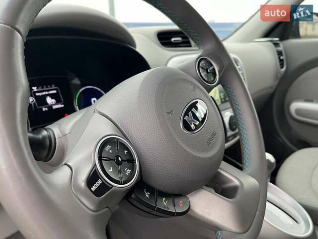 Серый Киа Soul, объемом двигателя 0 л и пробегом 42 тыс. км за 10900 $, фото 21 на Automoto.ua