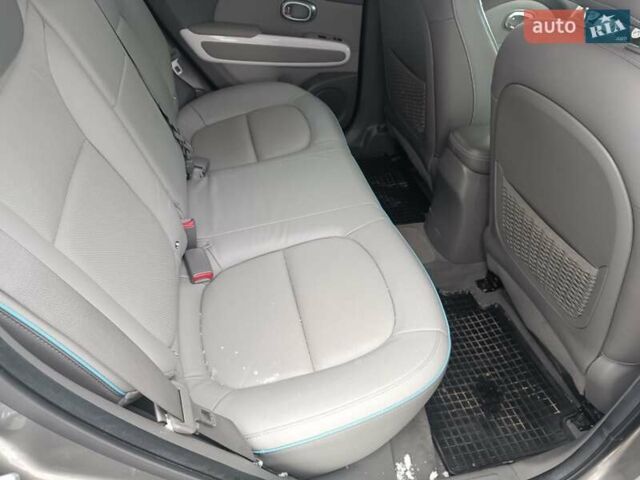 Серый Киа Soul, объемом двигателя 0 л и пробегом 99 тыс. км за 6700 $, фото 10 на Automoto.ua