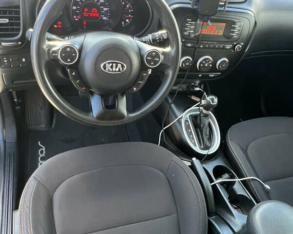 Киа Soul 2016 в Борисполе на Automoto.ua Серый Киа Soul, объемом двигателя 1.59 л и пробегом 120 тыс. км за 10800 $, фото 7 на Automoto.ua