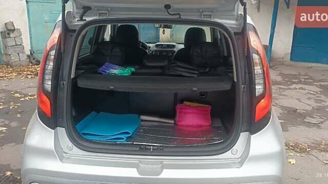 Киа Soul 2016 в Першотравенске на Automoto.ua Серый Киа Soul, объемом двигателя 2 л и пробегом 75 тыс. км за 13500 $, фото 12 на Automoto.ua