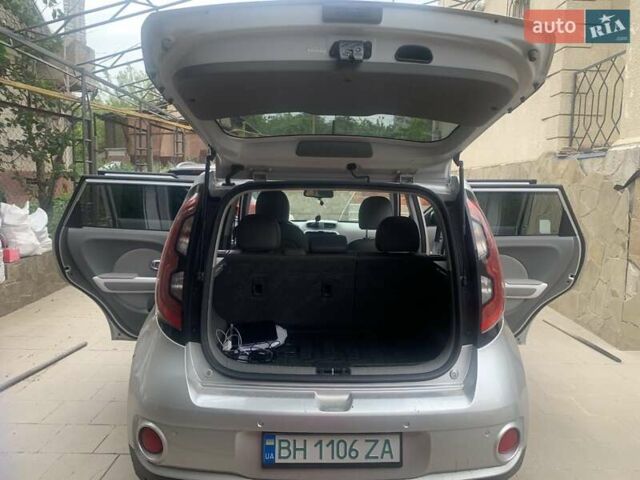 Серый Киа Soul, объемом двигателя 0 л и пробегом 95 тыс. км за 9400 $, фото 11 на Automoto.ua