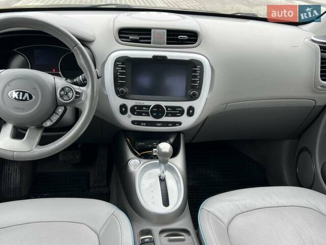 Сірий Кіа Soul, об'ємом двигуна 0 л та пробігом 107 тис. км за 6750 $, фото 20 на Automoto.ua