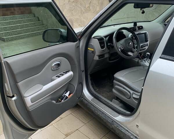 Серый Киа Soul, объемом двигателя 0 л и пробегом 95 тыс. км за 9400 $, фото 5 на Automoto.ua