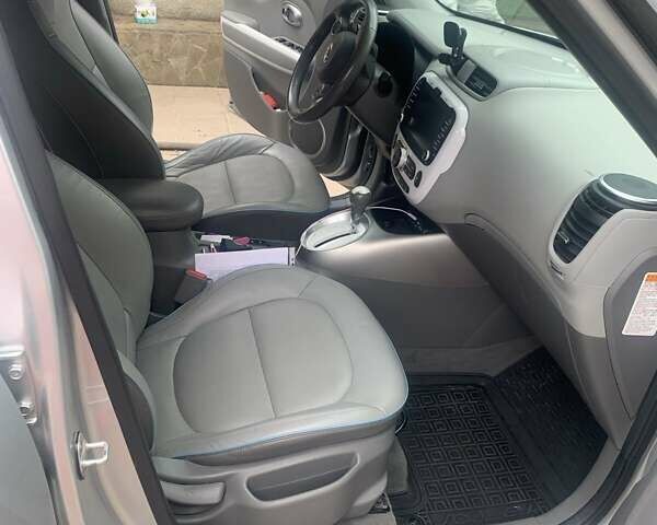 Серый Киа Soul, объемом двигателя 0 л и пробегом 95 тыс. км за 9400 $, фото 15 на Automoto.ua