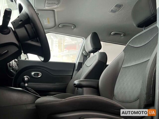 Сірий Кіа Soul, об'ємом двигуна 1.6 л та пробігом 165 тис. км за 10000 $, фото 9 на Automoto.ua