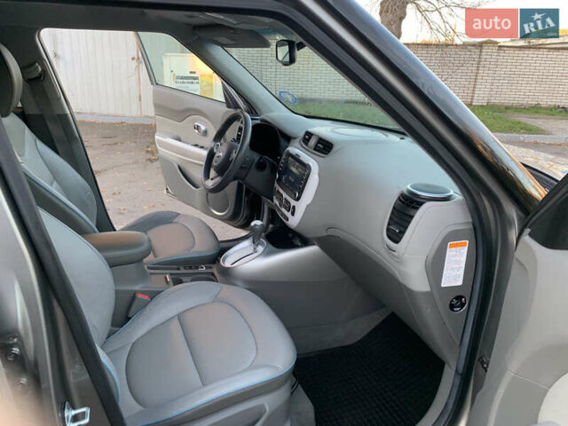 Сірий Кіа Soul, об'ємом двигуна 0 л та пробігом 142 тис. км за 7250 $, фото 6 на Automoto.ua