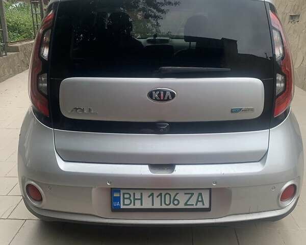 Серый Киа Soul, объемом двигателя 0 л и пробегом 95 тыс. км за 9400 $, фото 18 на Automoto.ua
