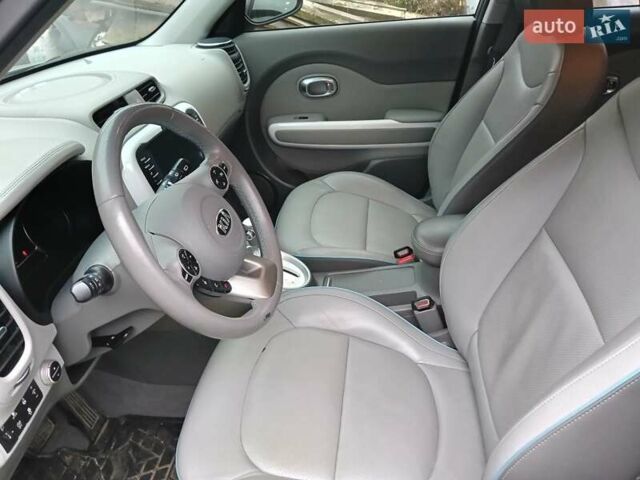 Серый Киа Soul, объемом двигателя 0 л и пробегом 143 тыс. км за 7200 $, фото 5 на Automoto.ua