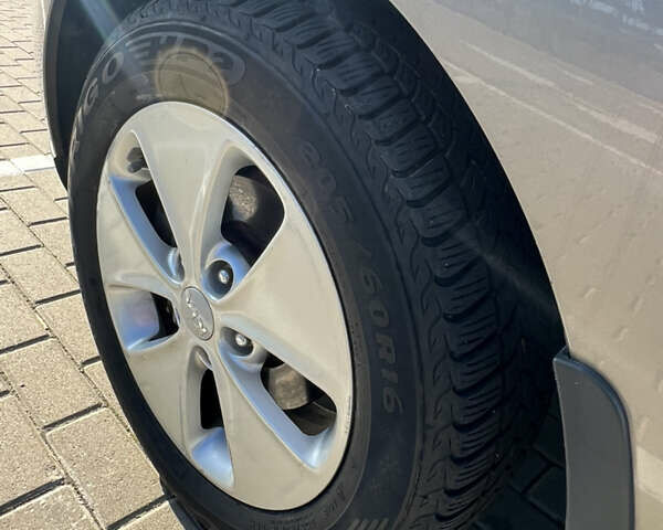 Киа Soul 2016 в Борисполе на Automoto.ua Серый Киа Soul, объемом двигателя 1.59 л и пробегом 120 тыс. км за 10800 $, фото 9 на Automoto.ua