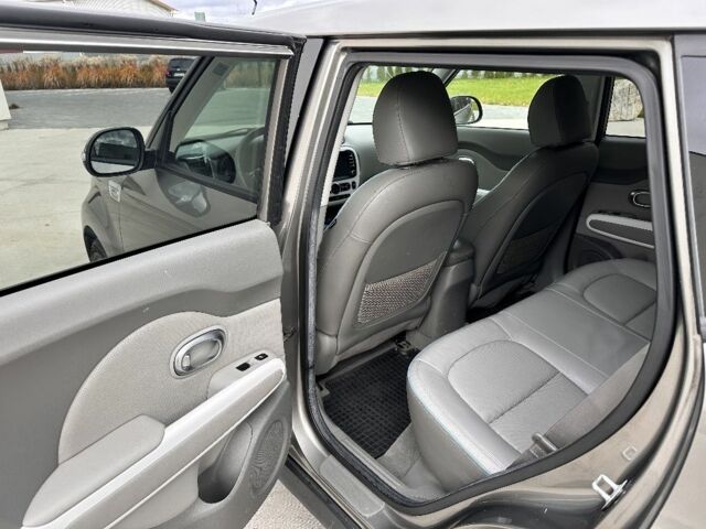 Киа Soul 2016 в Луцке на Automoto.ua Серый Киа Soul, объемом двигателя 0 л и пробегом 110 тыс. км за 9600 $, фото 15 на Automoto.ua