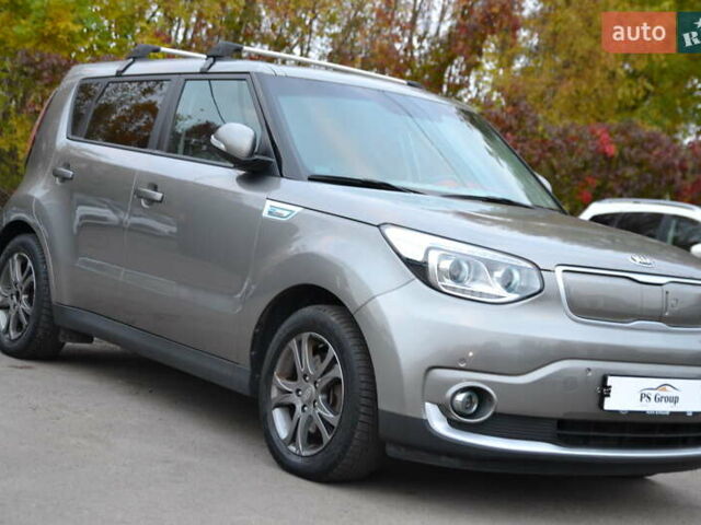 Киа Soul 2016 в Луцке на Automoto.ua Серый Киа Soul, объемом двигателя 0 л и пробегом 125 тыс. км за 5999 $, фото 4 на Automoto.ua