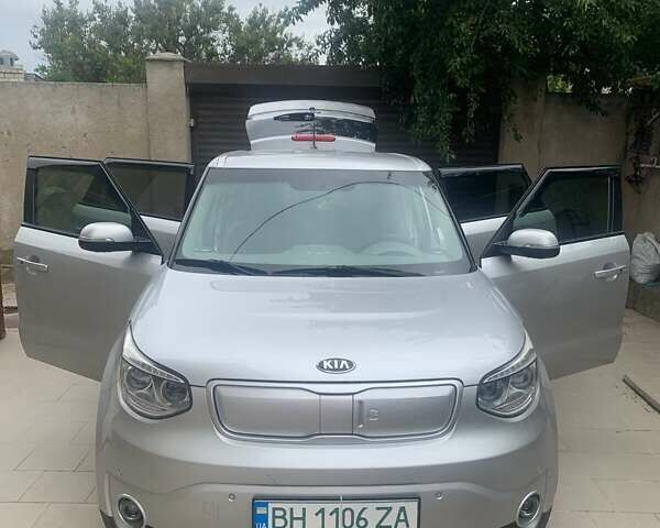 Серый Киа Soul, объемом двигателя 0 л и пробегом 95 тыс. км за 9400 $, фото 17 на Automoto.ua