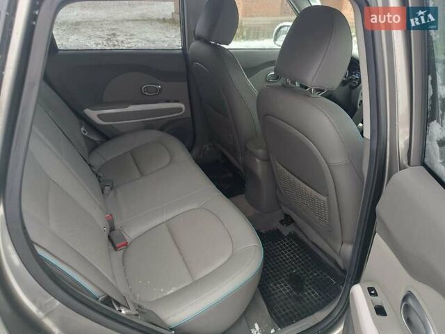 Серый Киа Soul, объемом двигателя 0 л и пробегом 99 тыс. км за 6700 $, фото 7 на Automoto.ua