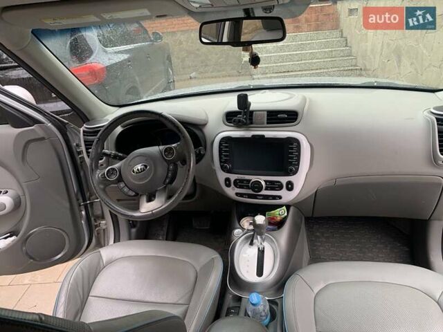 Серый Киа Soul, объемом двигателя 0 л и пробегом 95 тыс. км за 9400 $, фото 6 на Automoto.ua