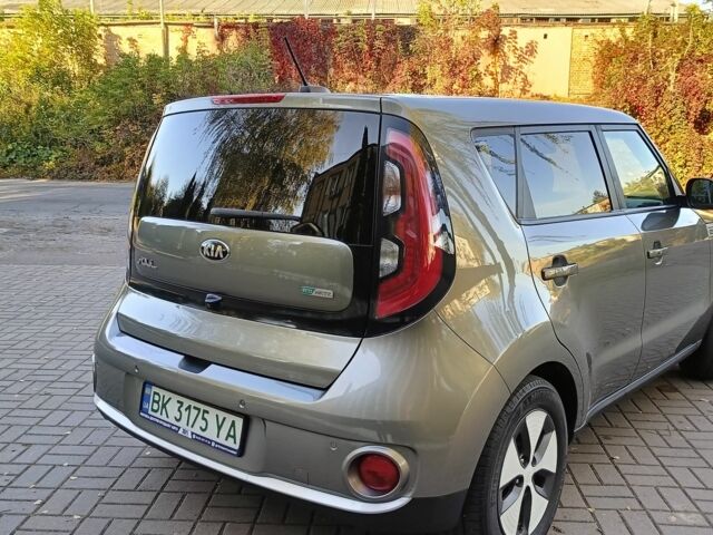 Серый Киа Soul, объемом двигателя 0 л и пробегом 97 тыс. км за 12500 $, фото 3 на Automoto.ua